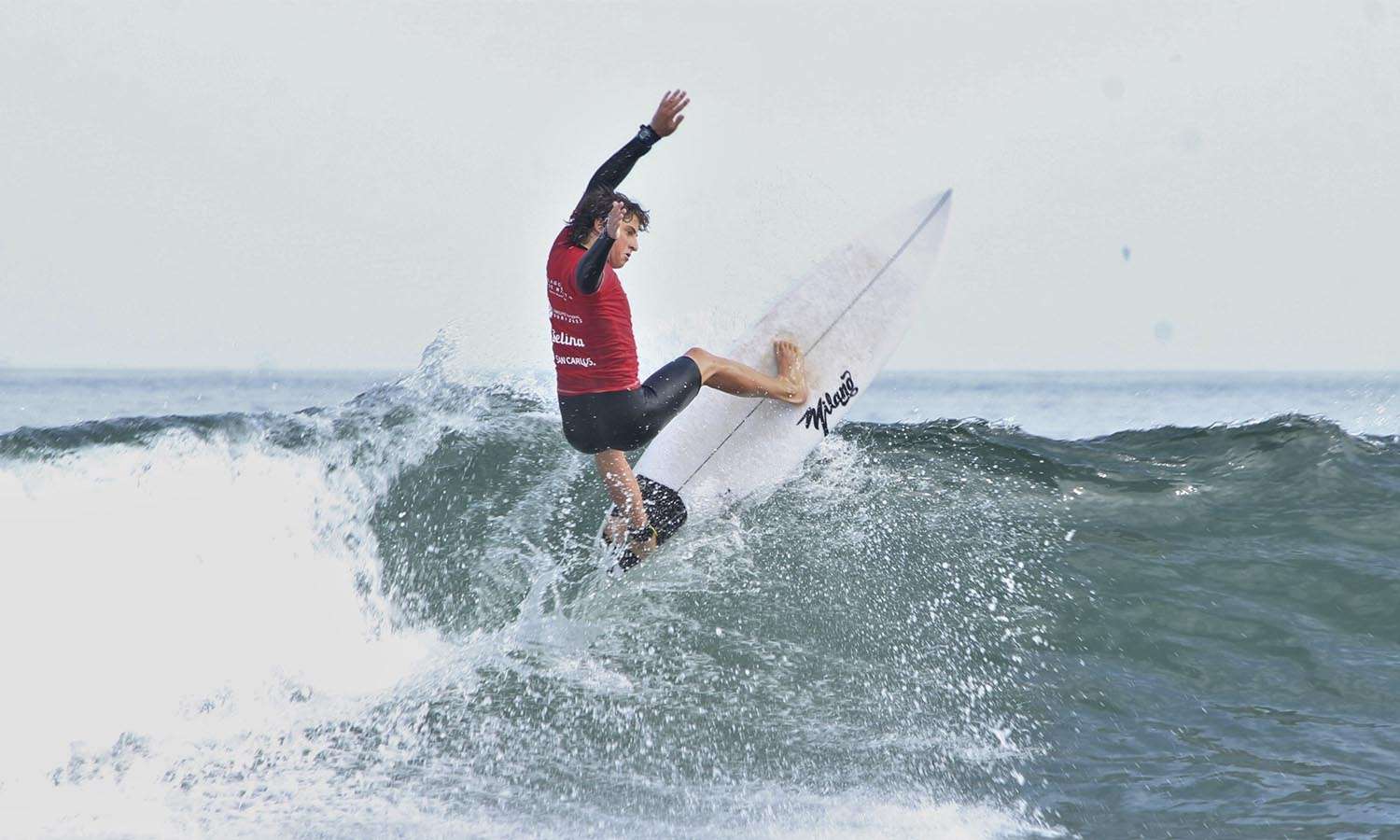 Resumen del primer día de competencia en la última fecha del circuito nacional de surf  FENTA Perú
